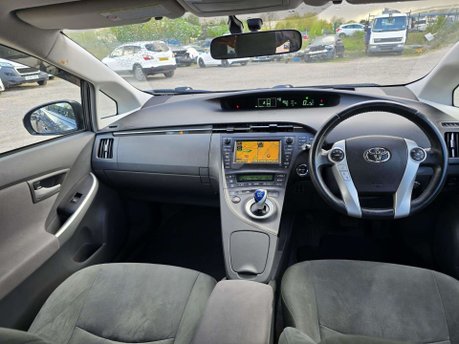 Toyota Prius 1.8 VVT-h T Spirit Hatchback 5dr Petrol Hybrid CVT Euro 5 (s/s) (136 ps) 17