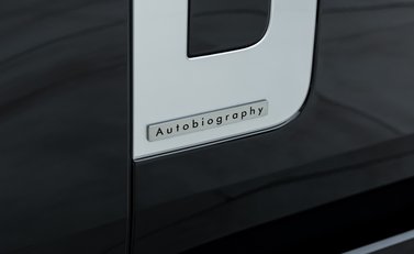 Land Rover Range Rover P460e Autobiography LWB 32