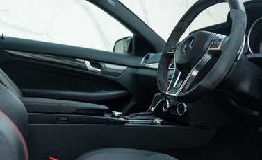 Mercedes-Benz C63 AMG Black Series 9