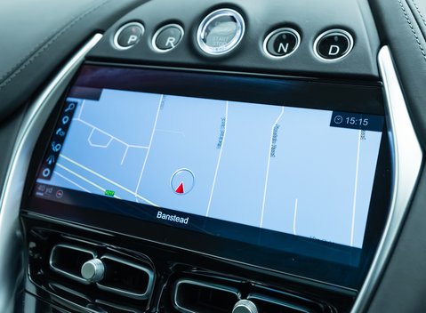 Aston Martin DBX 707 22