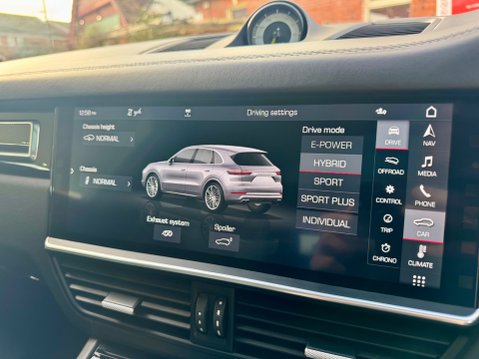 Porsche Cayenne TURBO S 26