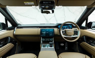 Land Rover Range Rover P400 Autobiography LWB 7 Seater 16