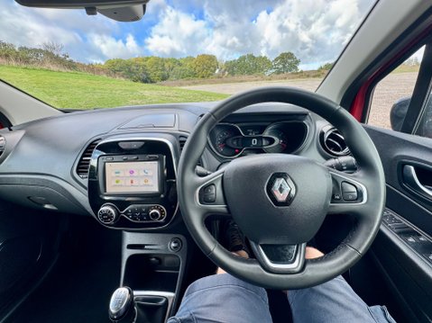 Renault Captur ICONIC TCE 20