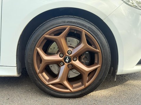Ford Focus 2.0T EcoBoost ST-3 Euro 5 (s/s) 5dr 18