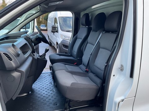 Renault Trafic 2.0 dCi ENERGY 30 Business+ LWB Standard Roof Euro 6 (s/s) 11