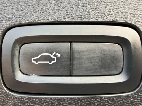 Volvo V60 2.0 D4 Momentum Auto Euro 6 (s/s) 5dr 26