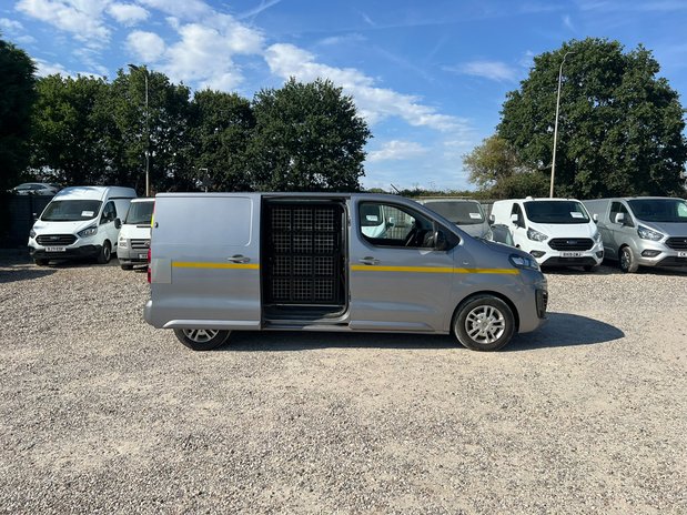 Vauxhall Vivaro SWB L1H1 2700 Sportive Air Con Sensors Cruise EURO 6 9
