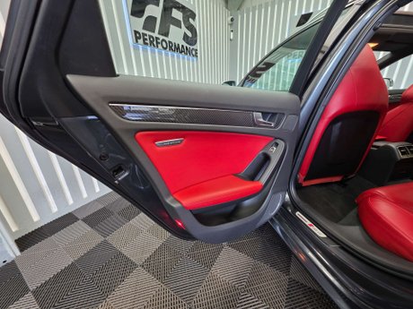 Audi RS4 4.2 FSI V8 Estate 5dr Petrol S Tronic quattro Euro 5 (450 ps) 28