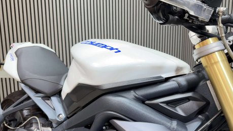 Triumph Street Triple 2013 ONLY 13K STUNNING EXAMPLE NEW MOT WARRANTY 7