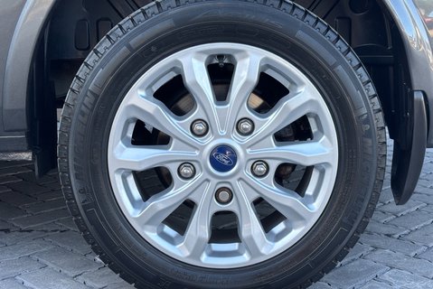 Ford Tourneo Custom 320 130 ps Titanium L2 9 Seater - Automatic 37