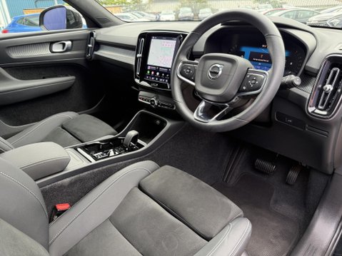 Volvo XC40 2.0 B4 MHEV Plus Dark SUV 5dr Petrol Hybrid DCT Auto Euro 6 (s/s) (197 ps) 2