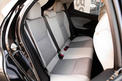 Toyota Yaris EXCEL FHEV 31