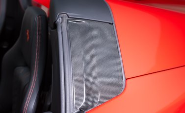 Ferrari 488 SPIDER 33