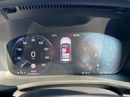 Volvo XC40 B4 R-DESIGN PRO MHEV 22