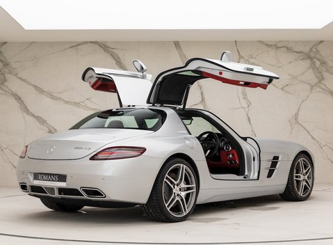 Mercedes-Benz SLS AMG 8