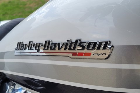 Harley-Davidson Road Glide CVO TRI GLIDE 14