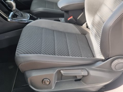 Volkswagen T-Roc R-LINE TSI DSG 17