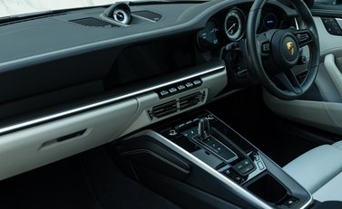 Porsche 911 Turbo S (992) 19