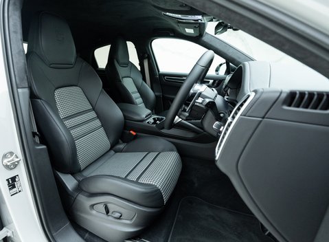 Porsche Cayenne GTS 9