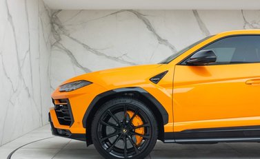 Lamborghini Urus 35