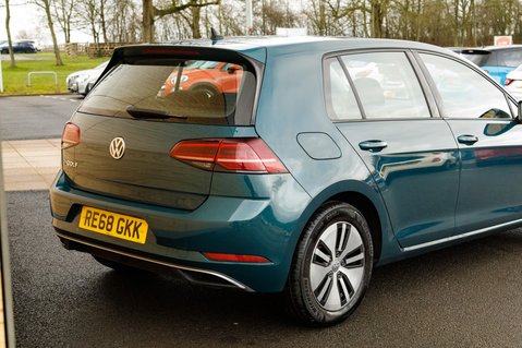 Volkswagen Golf E-GOLF 8
