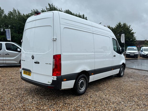 Mercedes-Benz Sprinter AUTO MWB L2H2 High Roof Pro Air Con Camera EURO 6 6