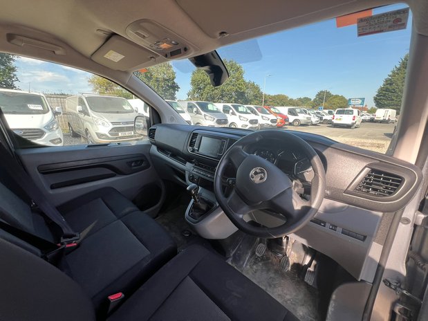 Vauxhall Vivaro SWB L1H1 2700 Sportive Air Con Sensors Cruise EURO 6 29