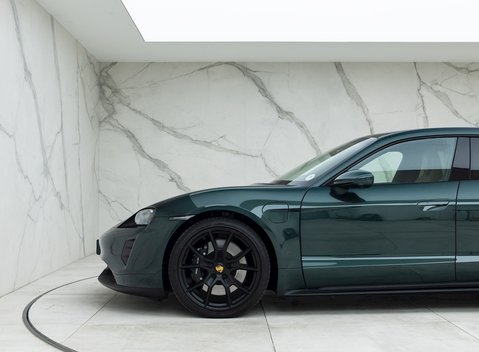 Porsche Taycan GTS Sport Turismo 27