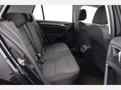 Volkswagen Golf 2.0 Golf SE Nav TDI BlueMotion Technology Semi-Auto 5dr 17