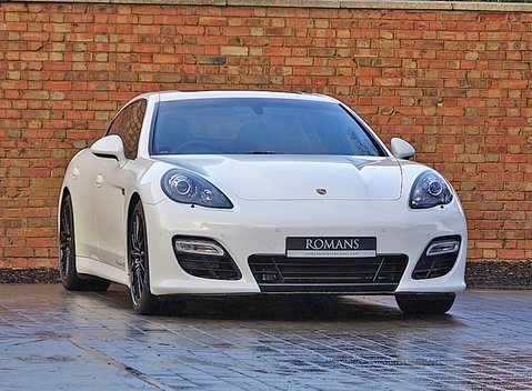 Porsche Panamera GTS 1
