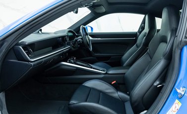 Porsche 911 Carrera (992) 11
