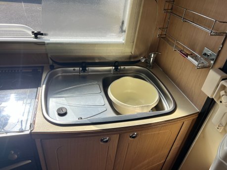 Auto-Sleepers Nuevo ES 4 BERTH PEUGEOT BOXER 2.2 HDI CHASSIS 23