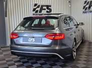 Audi RS4 4.2 FSI V8 Estate 5dr Petrol S Tronic quattro Euro 5 (450 ps) 40