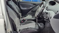 Toyota Yaris 1.3 VVT-i 16v CDX Hatchback 5dr Petrol Automatic (160 g/km, 85 bhp) 11