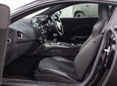 Aston Martin V8 Vantage 14