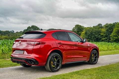 Alfa Romeo Stelvio QUADRIFOGLIO 4