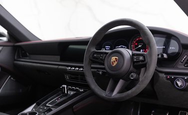 Porsche 911 CARRERA GTS (992) 8