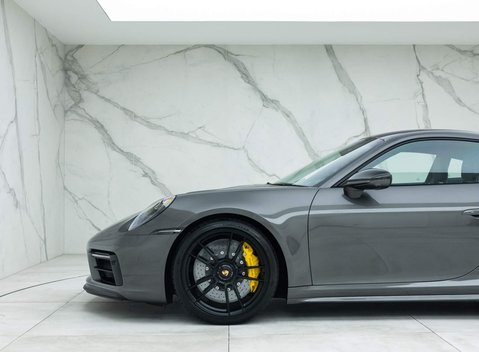 Porsche 911 Carrera GTS (992) 40