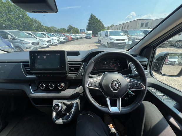 Renault Trafic Crew Cab (SOLD) SWB L1H1 Sport SL28 Air Con Alloys Sensors Tow Bar EURO 6 N 49