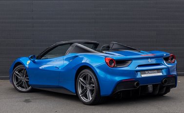 Ferrari 488 SPIDER 4