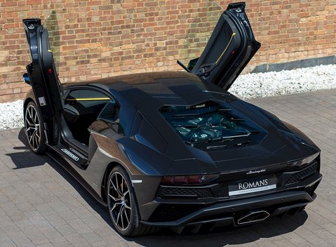 Lamborghini Aventador S LP740-4 13