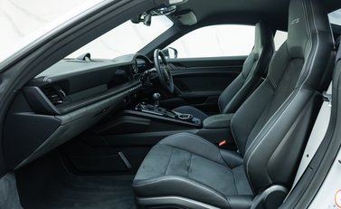 Porsche 911 Carrera GTS (992) 15