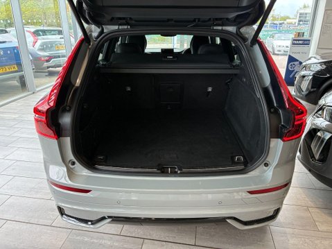 Volvo XC60 2.0 B5 MHEV Plus Black Edition Auto AWD Euro 6 (s/s) 5dr 16