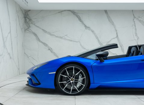 Lamborghini Aventador S LP 740-4 ROADSTER 37