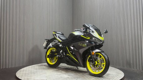 Lexmoto LXS 2023 ONLY 1K NEW MOT 125CC SPORTS BIKE LEARNER 2
