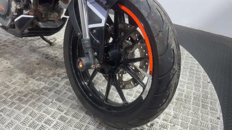 KTM Duke 2018 26K RUNNING PROJECT BIKE SPARES OR REPAIR 125CC NAKED 29