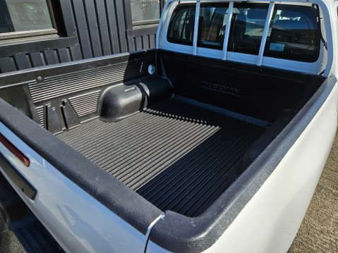 Toyota Hilux ACTIVE 4WD D-4D DCB 9