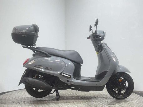 SYM Fiddle 2025 ONLY 2K 1 OWNER 125CC LEARNER SCOOTER WITH TOP BOX
