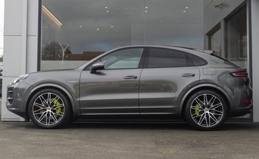 Porsche Cayenne E-HYBRID coupe 3