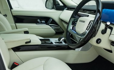Land Rover Range Rover D350 AUTOBIOGRAPHY LWB 13